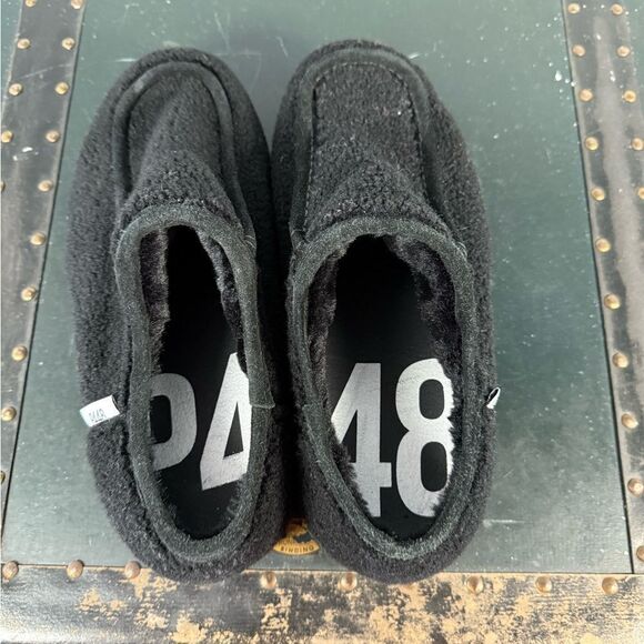 P448 Womens 6.5 Black slip on genuine shearling Shoes 37 EU NWOT - Picture 2 of 6